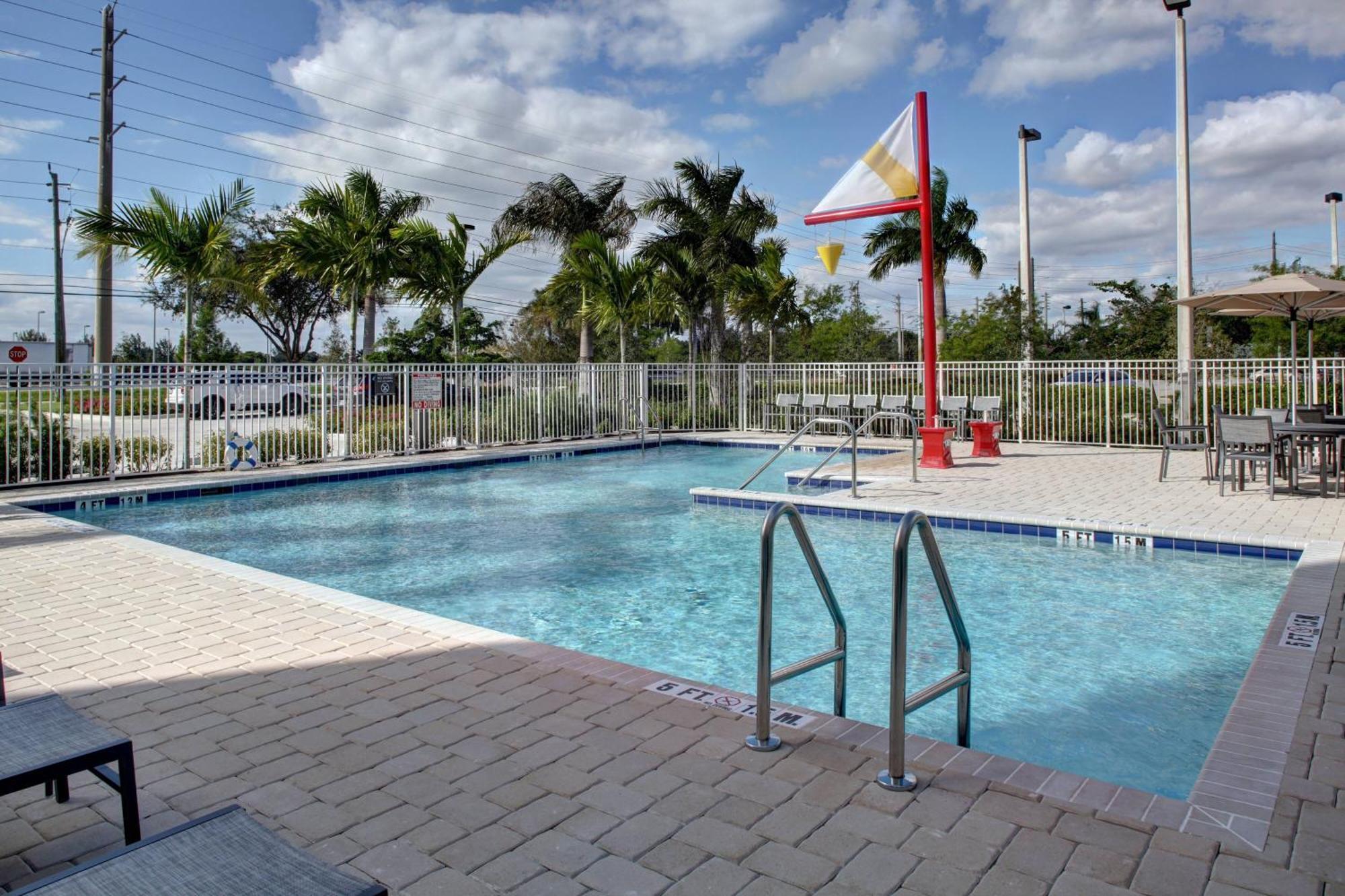 Residence Inn Fort Lauderdale Coconut מראה חיצוני תמונה